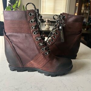 NWT SOREL Cattail Lace-Up Wedge Boots